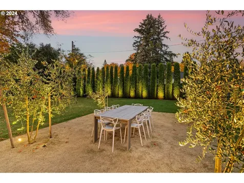 611 SE Saint Andrews Drive Portland OR 97202