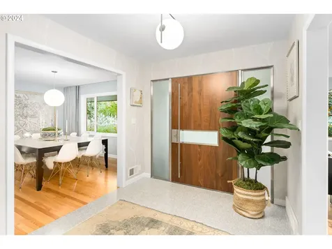 611 SE Saint Andrews Drive Portland OR 97202