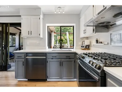 5734 Se Harold Street Portland OR 97206