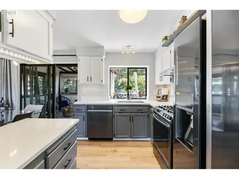 5734 Se Harold Street Portland OR 97206