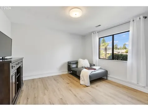 5734 Se Harold Street Portland OR 97206