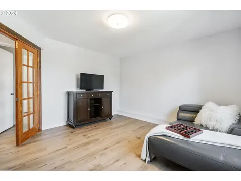 5734 Se Harold Street Portland OR 97206