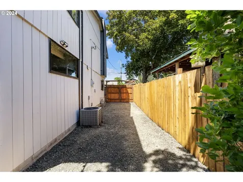 5734 Se Harold Street Portland OR 97206