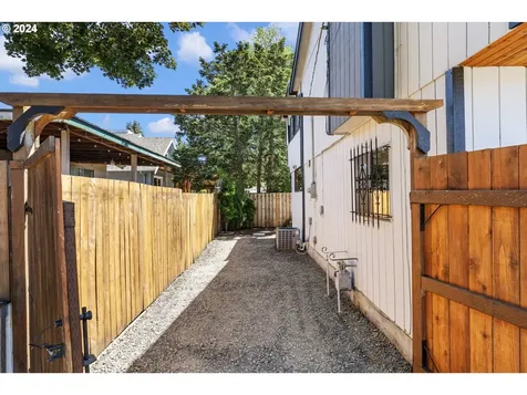 5734 Se Harold Street Portland OR 97206