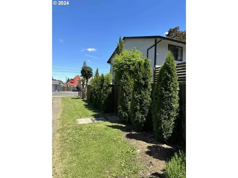 5734 Se Harold Street Portland OR 97206
