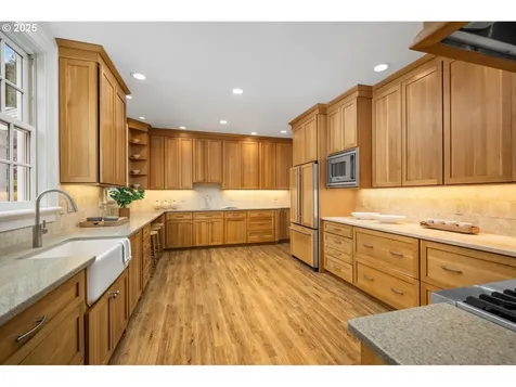 2885 NW Shenandoah Terrace Portland OR 97210