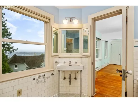 2885 NW Shenandoah Terrace Portland OR 97210