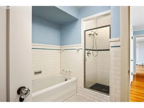 2885 NW Shenandoah Terrace Portland OR 97210