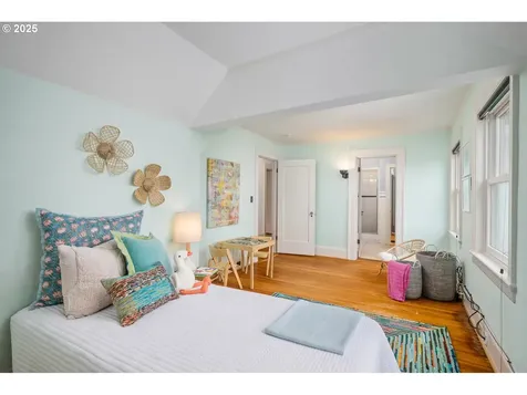 2885 NW Shenandoah Terrace Portland OR 97210