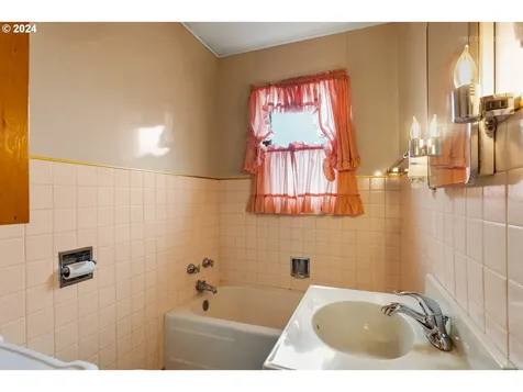 102 Sw 7th Street Troutdale OR 97060