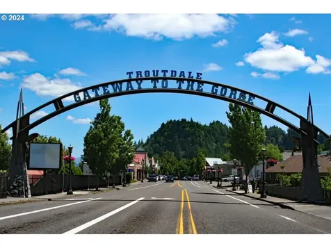 102 Sw 7th Street Troutdale OR 97060