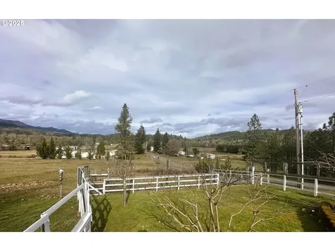 116 Silver Maple Street Roseburg OR 97471