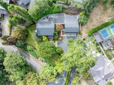 6865 SW Canyon Drive Portland OR 97225