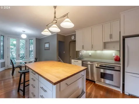 6865 SW Canyon Drive Portland OR 97225