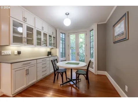 6865 SW Canyon Drive Portland OR 97225