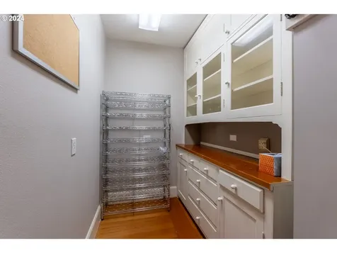 6865 SW Canyon Drive Portland OR 97225