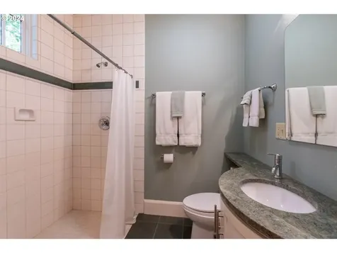 6865 SW Canyon Drive Portland OR 97225