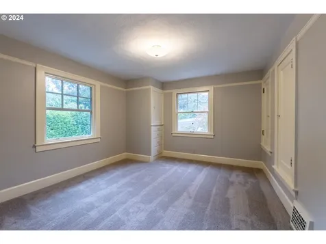 6865 SW Canyon Drive Portland OR 97225