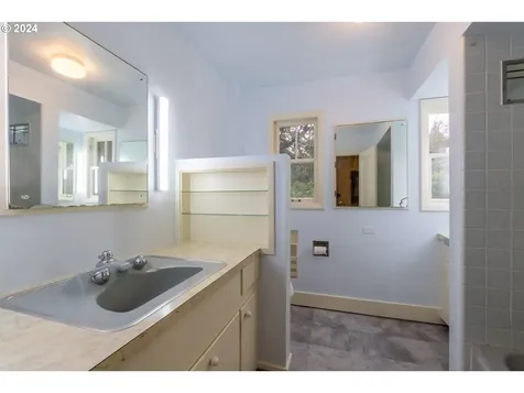 6865 SW Canyon Drive Portland OR 97225