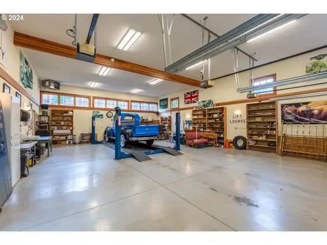 6865 SW Canyon Drive Portland OR 97225