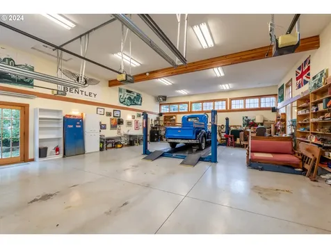 6865 SW Canyon Drive Portland OR 97225
