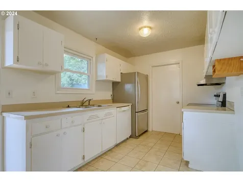 1738 SE 159th Avenue Portland OR 97233