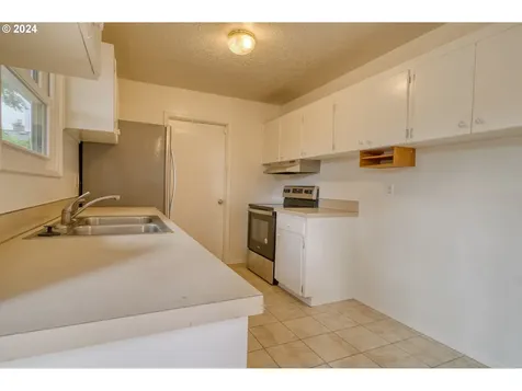 1738 SE 159th Avenue Portland OR 97233