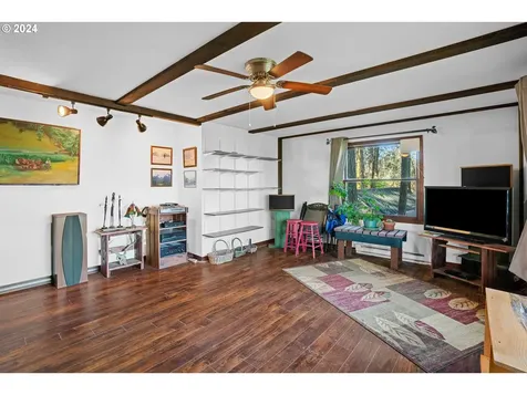 5232 Madrona Heights Drive Ne Silverton OR 97381