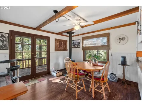 5232 Madrona Heights Drive Ne Silverton OR 97381