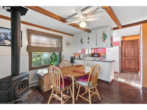 5232 Madrona Heights Drive Ne Silverton OR 97381