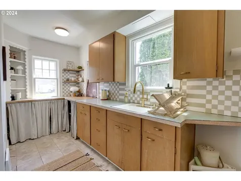 319 Se 81st Avenue Portland OR 97215
