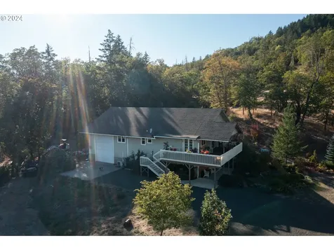 1830 Orchard Lane Roseburg OR 97471