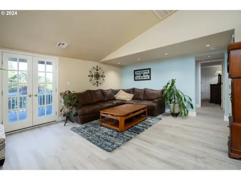 1830 Orchard Lane Roseburg OR 97471