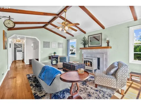 1813 SE 106th Avenue Portland OR 97216