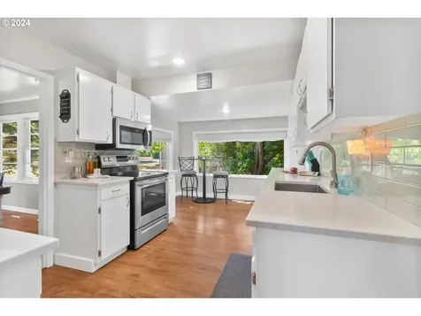 1813 SE 106th Avenue Portland OR 97216