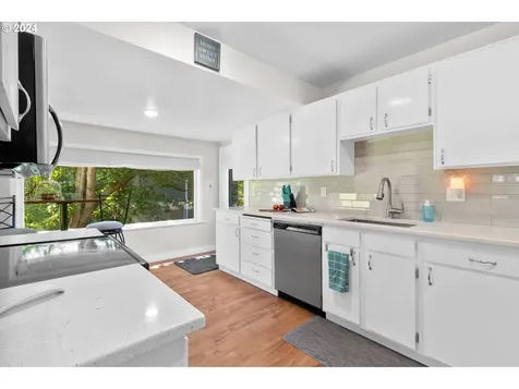 1813 SE 106th Avenue Portland OR 97216