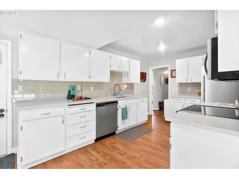 1813 SE 106th Avenue Portland OR 97216
