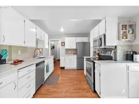 1813 SE 106th Avenue Portland OR 97216