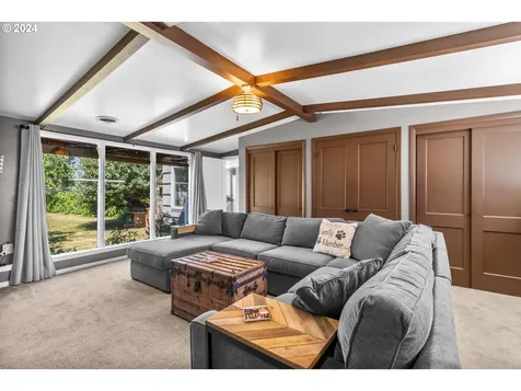 1813 SE 106th Avenue Portland OR 97216