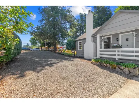 1813 SE 106th Avenue Portland OR 97216