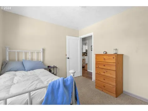 1813 SE 106th Avenue Portland OR 97216