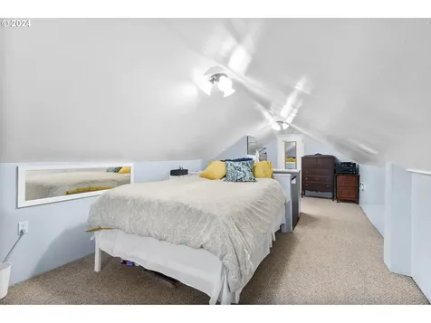 1813 SE 106th Avenue Portland OR 97216