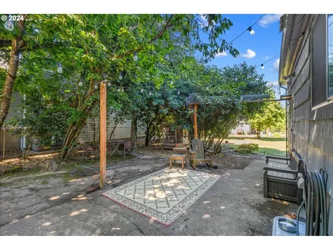 1813 SE 106th Avenue Portland OR 97216