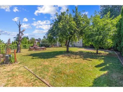 1813 SE 106th Avenue Portland OR 97216