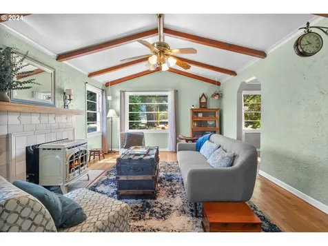 1813 SE 106th Avenue Portland OR 97216