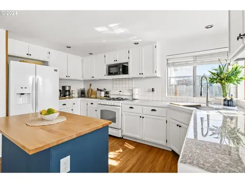 954 S 44th Street Springfield OR 97478