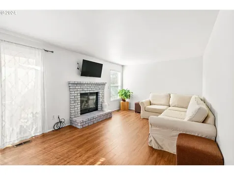 954 S 44th Street Springfield OR 97478