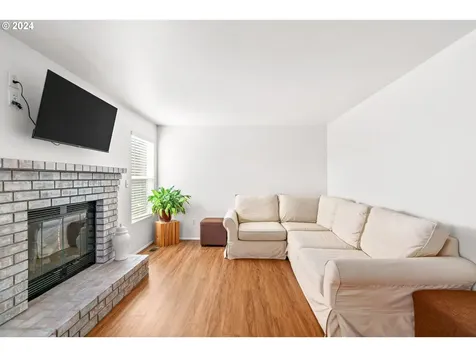 954 S 44th Street Springfield OR 97478