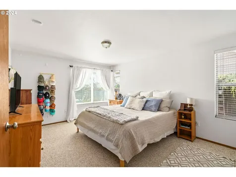 954 S 44th Street Springfield OR 97478