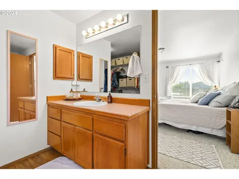 954 S 44th Street Springfield OR 97478